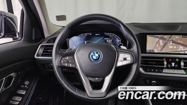 BMW 3-Series 2022 — photo 19