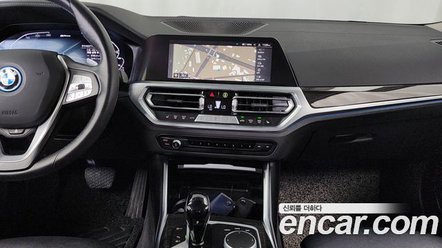 BMW 3-Series 2022 — photo 20