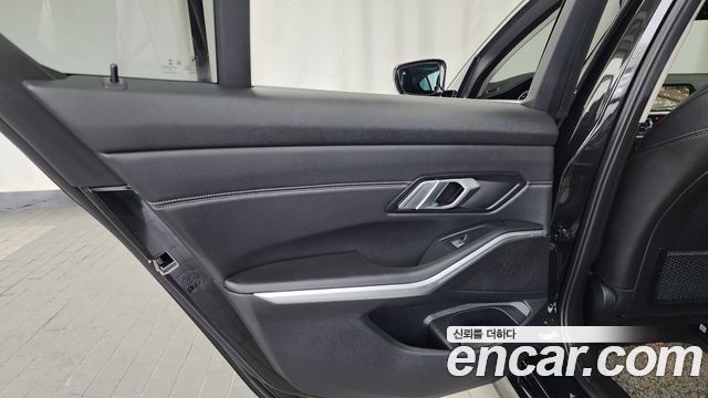BMW 3-Series 2022 — photo 15