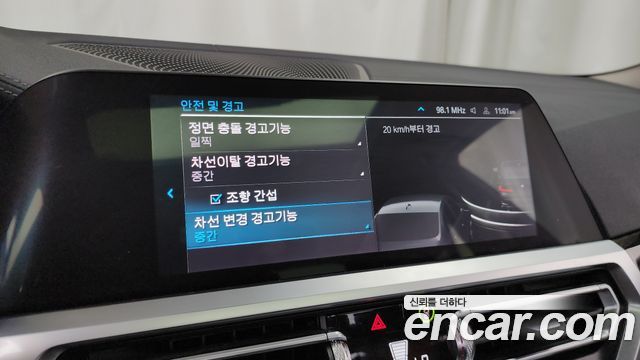 BMW 3-Series 2022 — photo 33