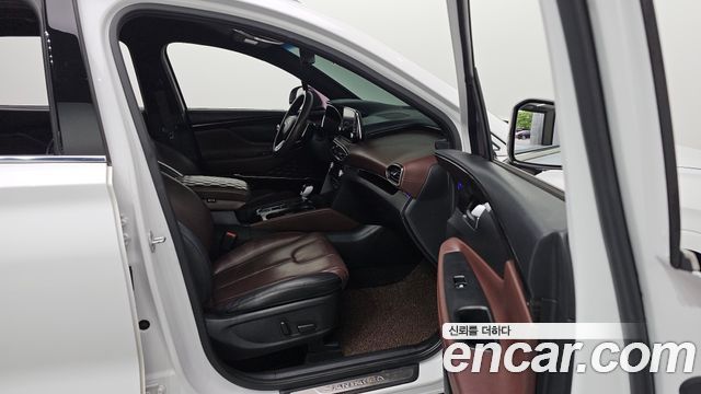 Hyundai Santafe 2019 — photo 18
