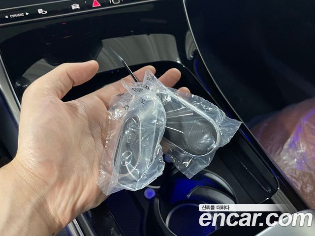 Mercedes-Benz GLC-Class 2026 — photo 13