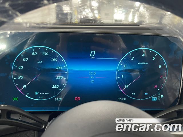 Mercedes-Benz GLC-Class 2026 — photo 14