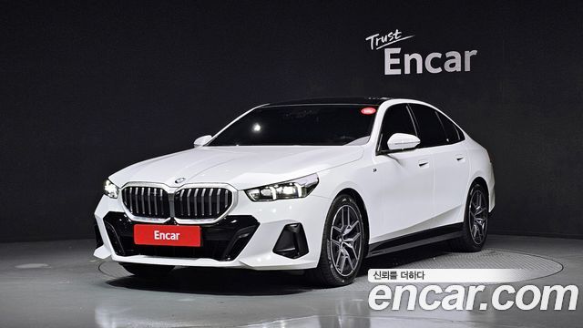 BMW 5-Series 2025 — photo 1