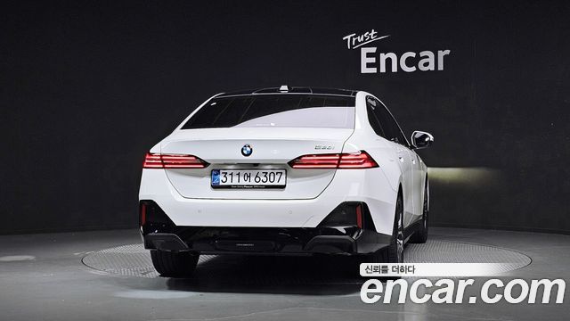 BMW 5-Series 2025 — photo 4