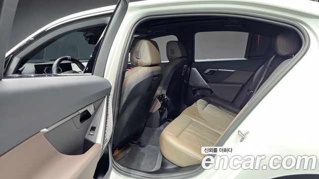 BMW 5-Series 2025 — photo 17