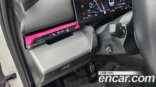 BMW 5-Series 2025 — photo 24