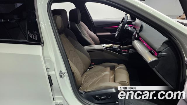 BMW 5-Series 2025 — photo 16