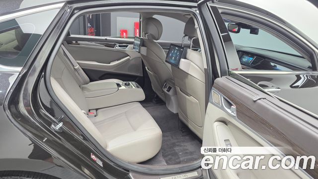 Genesis G80 2018 — photo 18