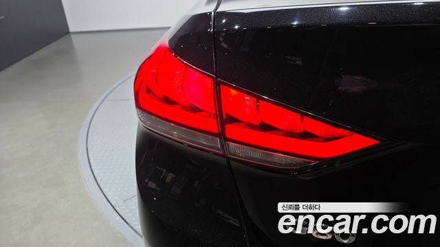Genesis G80 2018 — photo 9