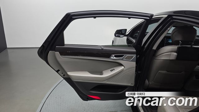 Genesis G80 2018 — photo 15