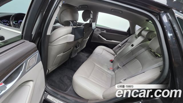 Genesis G80 2018 — photo 16