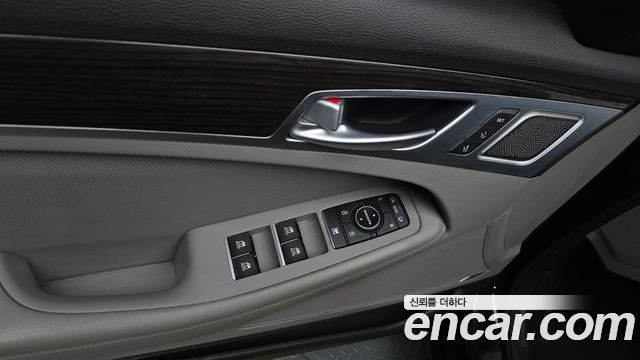 Genesis G80 2018 — photo 37