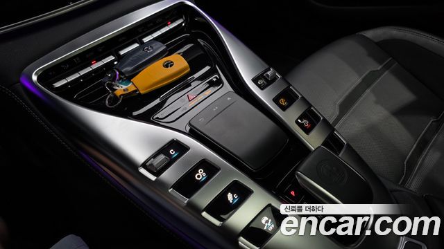 Mercedes-Benz AMG GT 2021 — photo 12