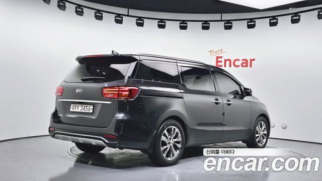 Kia Canival 2019 — photo 2