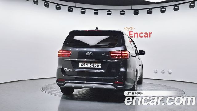 Kia Canival 2019 — photo 4