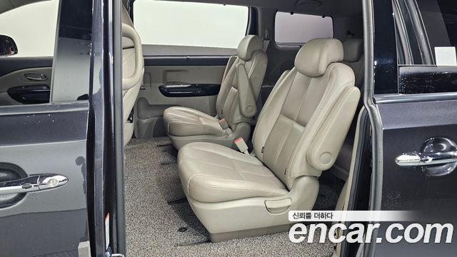 Kia Canival 2019 — photo 17