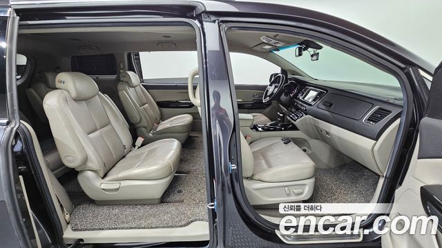 Kia Canival 2019 — photo 16