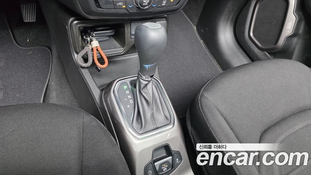 Jeep Renegade 2022 — photo 12