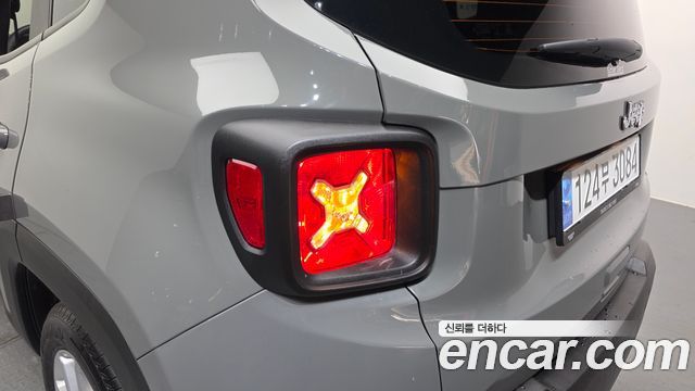 Jeep Renegade 2022 — photo 9