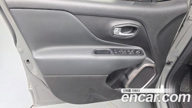 Jeep Renegade 2022 — photo 14