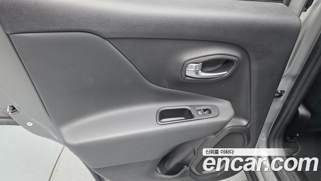 Jeep Renegade 2022 — photo 15