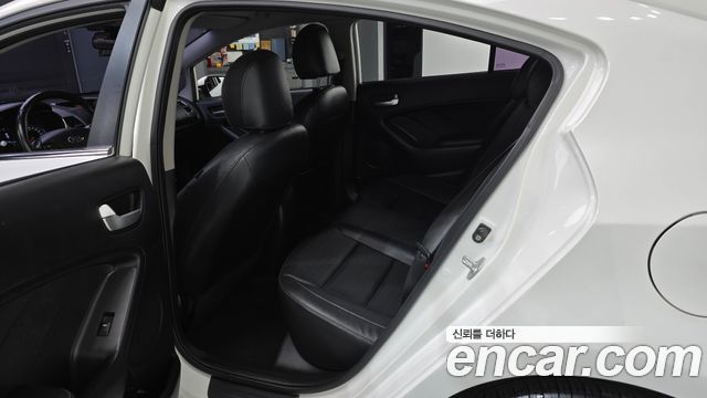 Kia K3 2017 — photo 11