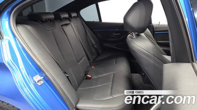 BMW 3-Series 2017 — photo 12