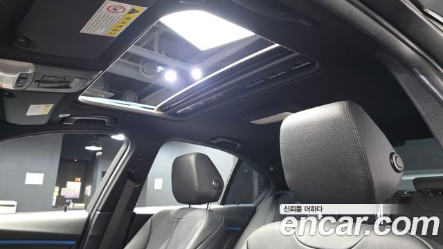 BMW 3-Series 2017 — photo 17