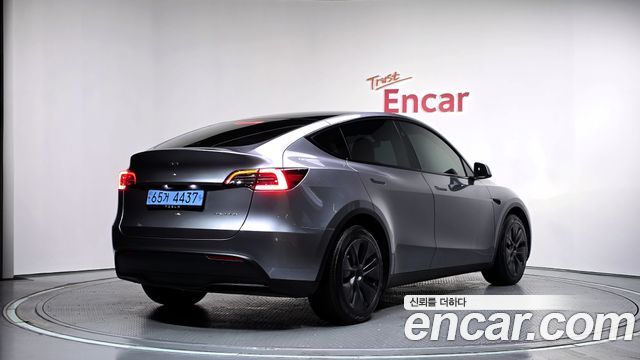 Tesla Model Y 2024 — photo 2