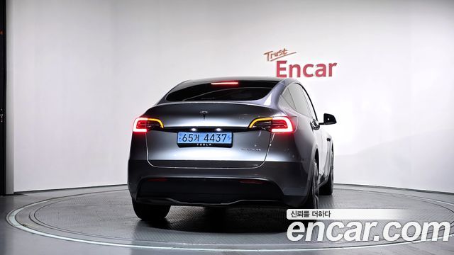 Tesla Model Y 2024 — photo 4