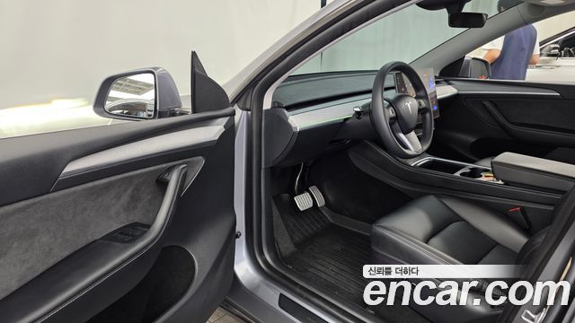 Tesla Model Y 2024 — photo 10