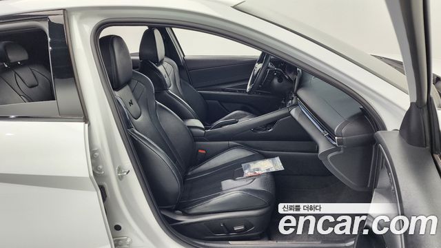 Hyundai AVANTE 2022 — photo 16