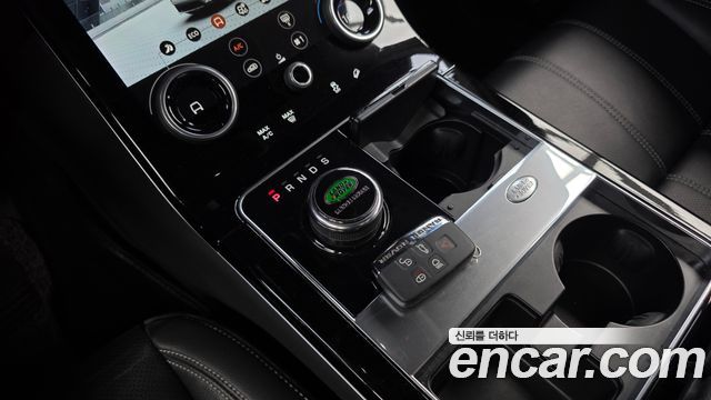 Land Rover Range Rover Velar 2018 — photo 12