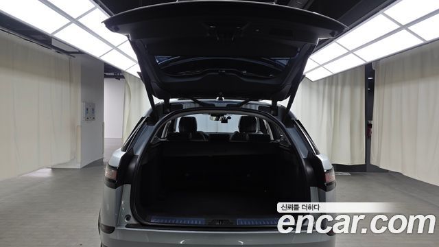 Land Rover Range Rover Velar 2018 — photo 24