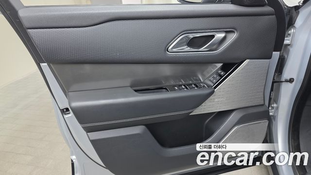 Land Rover Range Rover Velar 2018 — photo 14