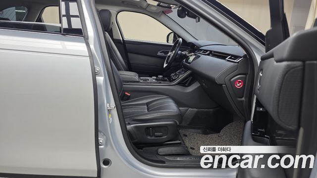 Land Rover Range Rover Velar 2018 — photo 16