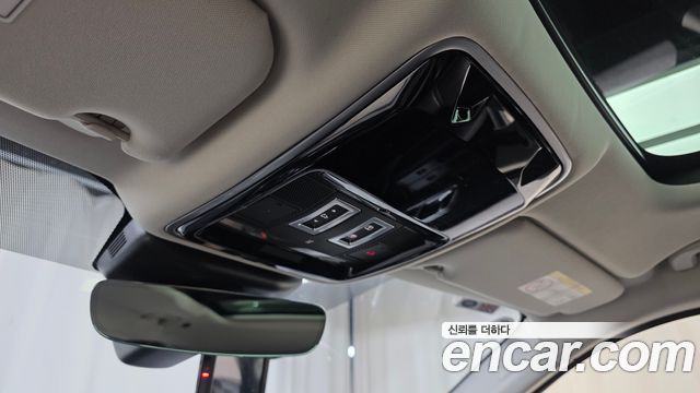Land Rover Range Rover Velar 2018 — photo 27