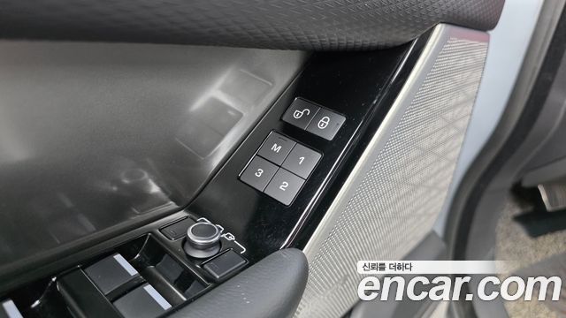 Land Rover Range Rover Velar 2018 — photo 29