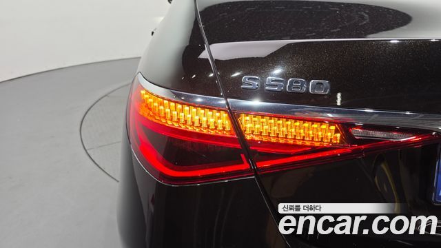 Mercedes-Benz S-Class 2022 — photo 9