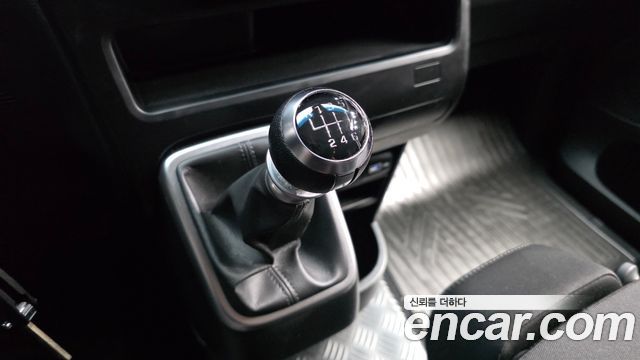 Hyundai Staria 2022 — photo 9