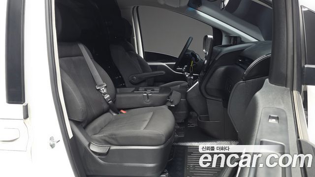 Hyundai Staria 2022 — photo 11