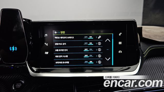 Peugeot 208 2021 — photo 21