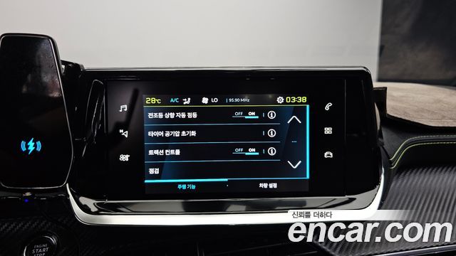Peugeot 208 2021 — photo 23