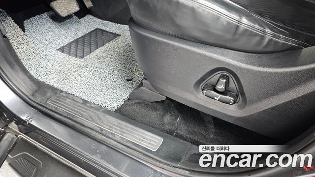 KG Mobility Rexton 2018 — photo 32