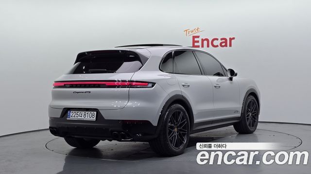 Porsche Cayenne 2025 — photo 2