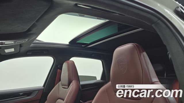 Porsche Cayenne 2025 — photo 16