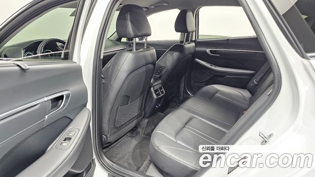 Hyundai Sonata 2022 — photo 18