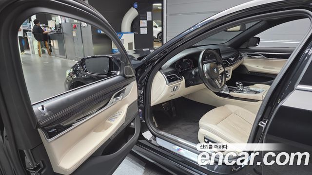 BMW 7-Series 2020 — photo 13