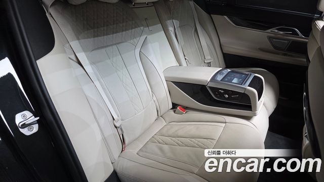 BMW 7-Series 2020 — photo 17